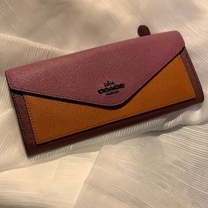 Coach wallet. NEVER BEEN USED